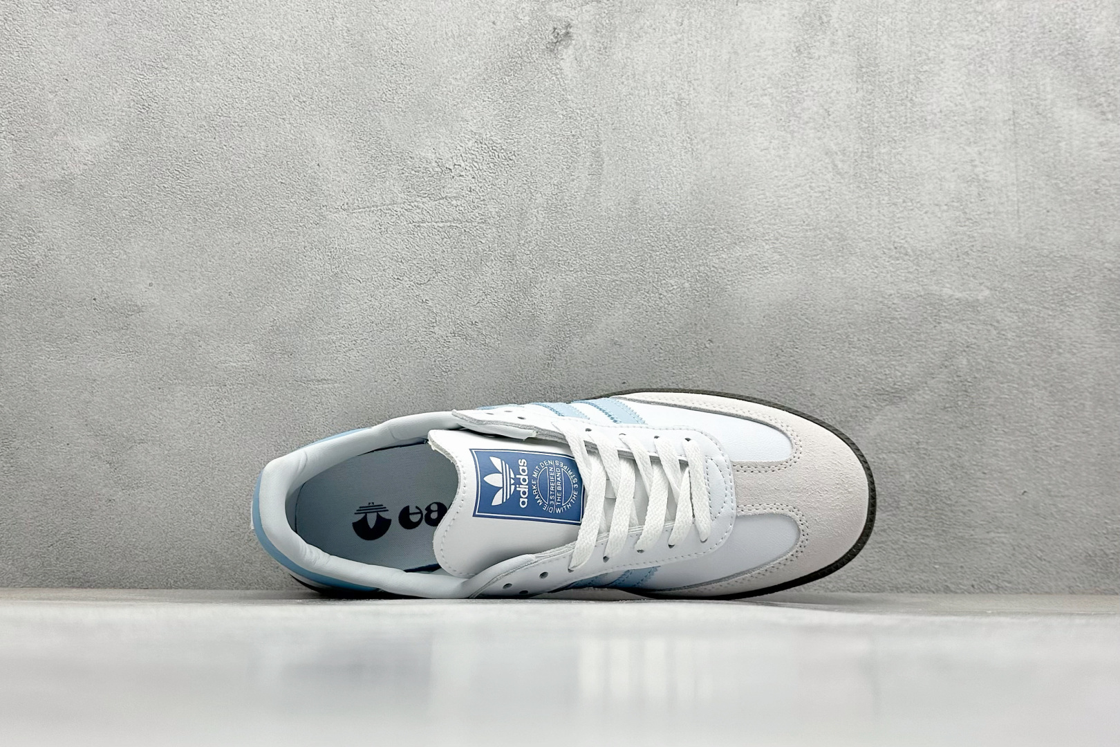 图片[3]-YH长青福利  AD Original Samba OG 复古经典轻便板鞋 带有装饰的超锁缝制和无缝的手感 柔软、柔软的皮革造型和标志性的3条纹完成了精致的外观 正规合身鞋带 鞋面上有绒面鞋垫 橡胶鞋底 享受正畸套筒软感 自50年代首次亮相以来就一直在赢得粉丝的青睐！ 货号：ID2055-选品中心