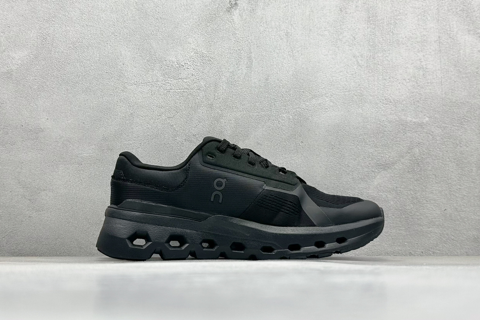 图片[2]-XD版On昂跑 Cloudtilt 2 Waterproof 户外街头机能风跑步鞋 Cloud Hi Edge户外机能融合街头潮流 越界开启全新都市探索 CloudTec®专利科技鞋底搭载耐温耐用革新中底泡棉 同时以摇椅圆弧的机能感轮廓 带来流畅平稳的迈步 轻量透气的工程网格结合环保人造麂皮 衬托出活力醒目的视觉效果 饰有品牌Logo的TPU鞋带扣 让系带方式别具一格 是日常穿搭、旅行和城市探索的理想之选 尺码： 36 36.5 37.5 38 38.5 39 40 40.5 41 42 42.5 43 44 44.5 45-选品中心