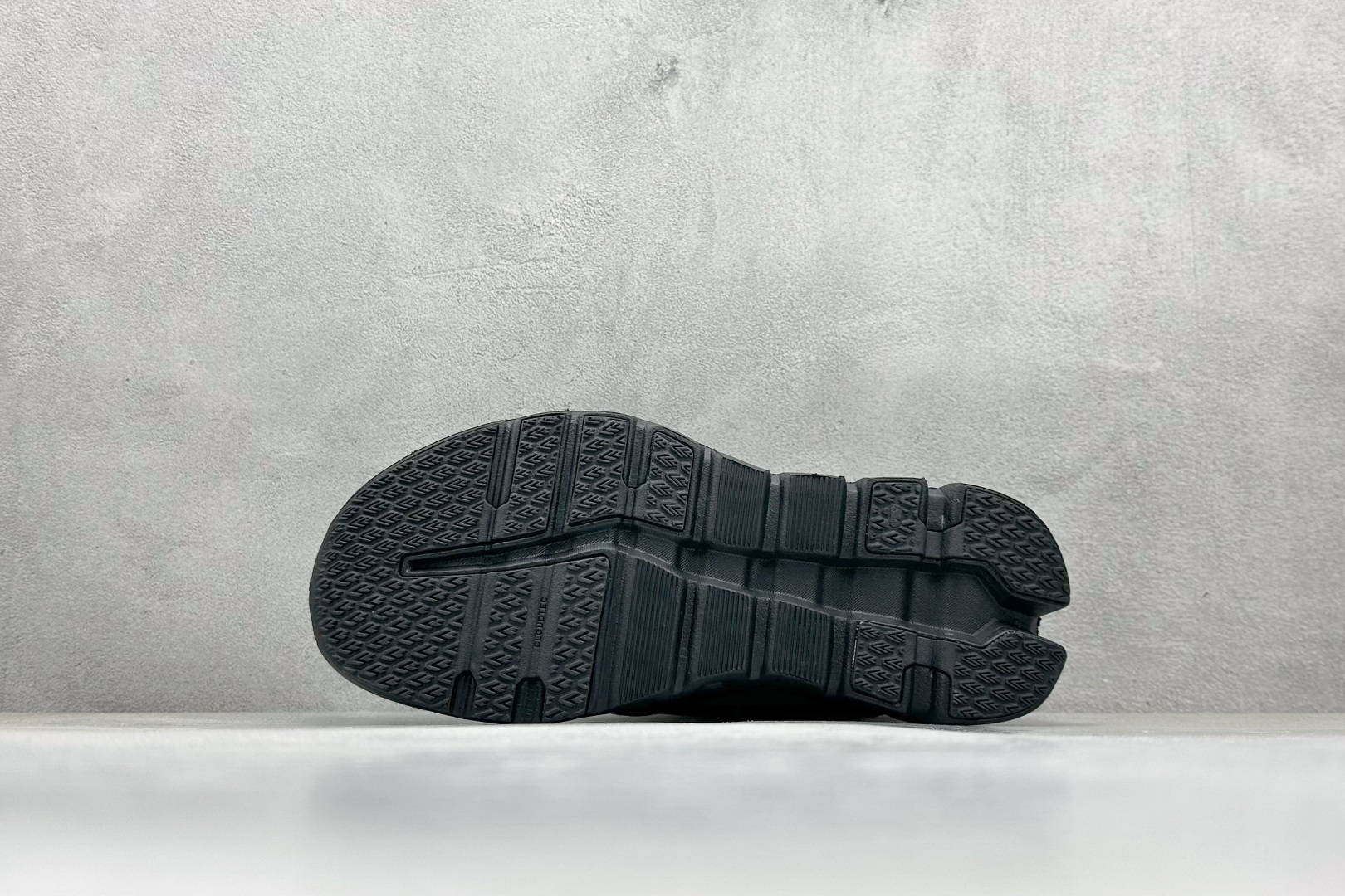 图片[4]-XD版On昂跑 Cloudtilt 2 Waterproof 户外街头机能风跑步鞋 Cloud Hi Edge户外机能融合街头潮流 越界开启全新都市探索 CloudTec®专利科技鞋底搭载耐温耐用革新中底泡棉 同时以摇椅圆弧的机能感轮廓 带来流畅平稳的迈步 轻量透气的工程网格结合环保人造麂皮 衬托出活力醒目的视觉效果 饰有品牌Logo的TPU鞋带扣 让系带方式别具一格 是日常穿搭、旅行和城市探索的理想之选 尺码： 36 36.5 37.5 38 38.5 39 40 40.5 41 42 42.5 43 44 44.5 45-选品中心