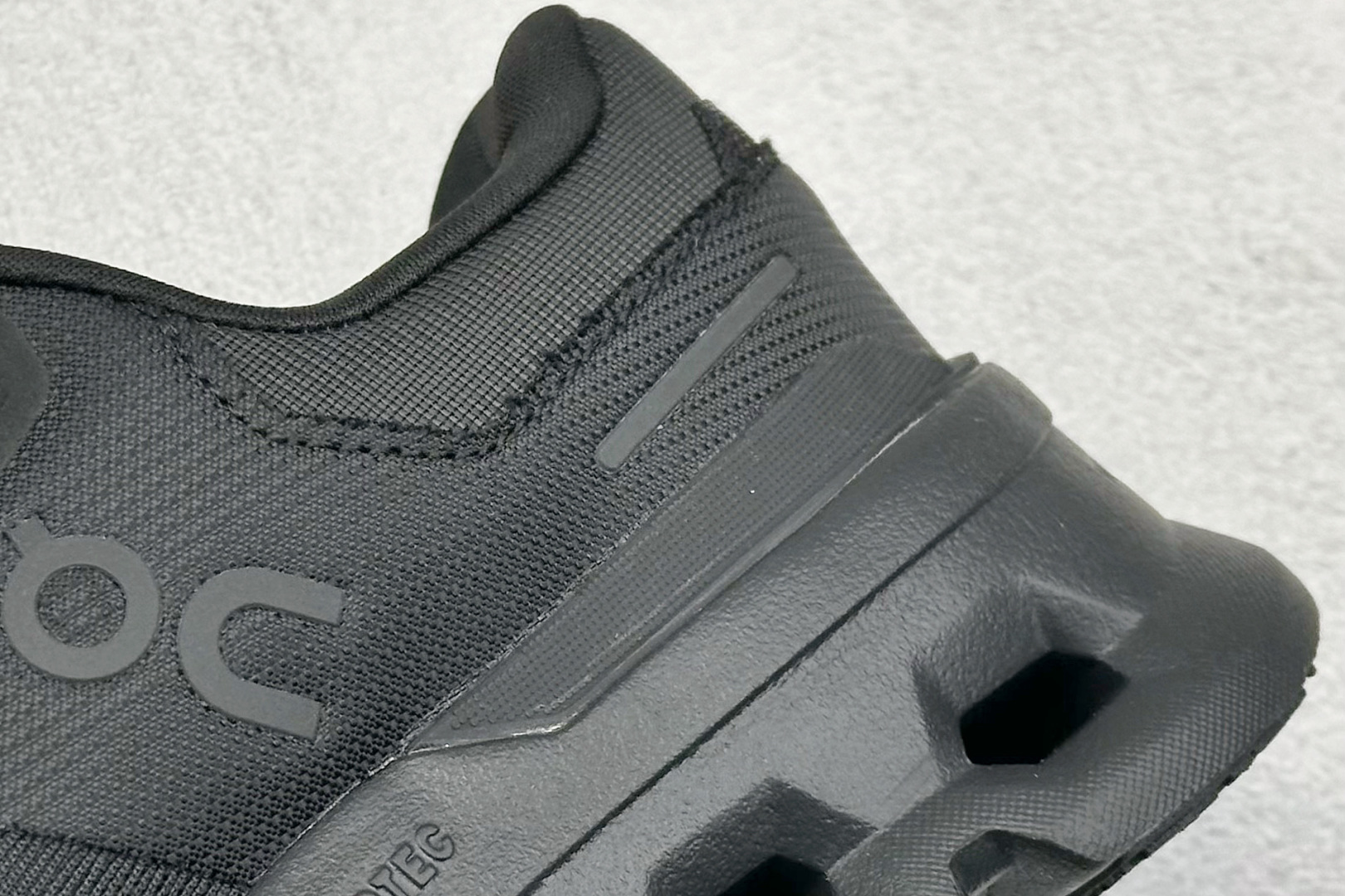 图片[9]-XD版On昂跑 Cloudtilt 2 Waterproof 户外街头机能风跑步鞋 Cloud Hi Edge户外机能融合街头潮流 越界开启全新都市探索 CloudTec®专利科技鞋底搭载耐温耐用革新中底泡棉 同时以摇椅圆弧的机能感轮廓 带来流畅平稳的迈步 轻量透气的工程网格结合环保人造麂皮 衬托出活力醒目的视觉效果 饰有品牌Logo的TPU鞋带扣 让系带方式别具一格 是日常穿搭、旅行和城市探索的理想之选 尺码： 36 36.5 37.5 38 38.5 39 40 40.5 41 42 42.5 43 44 44.5 45-选品中心