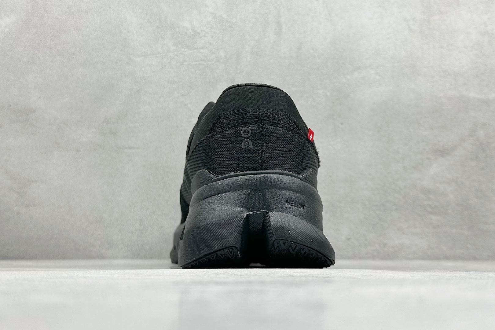 图片[6]-XD版On昂跑 Cloudtilt 2 Waterproof 户外街头机能风跑步鞋 Cloud Hi Edge户外机能融合街头潮流 越界开启全新都市探索 CloudTec®专利科技鞋底搭载耐温耐用革新中底泡棉 同时以摇椅圆弧的机能感轮廓 带来流畅平稳的迈步 轻量透气的工程网格结合环保人造麂皮 衬托出活力醒目的视觉效果 饰有品牌Logo的TPU鞋带扣 让系带方式别具一格 是日常穿搭、旅行和城市探索的理想之选 尺码： 36 36.5 37.5 38 38.5 39 40 40.5 41 42 42.5 43 44 44.5 45-选品中心