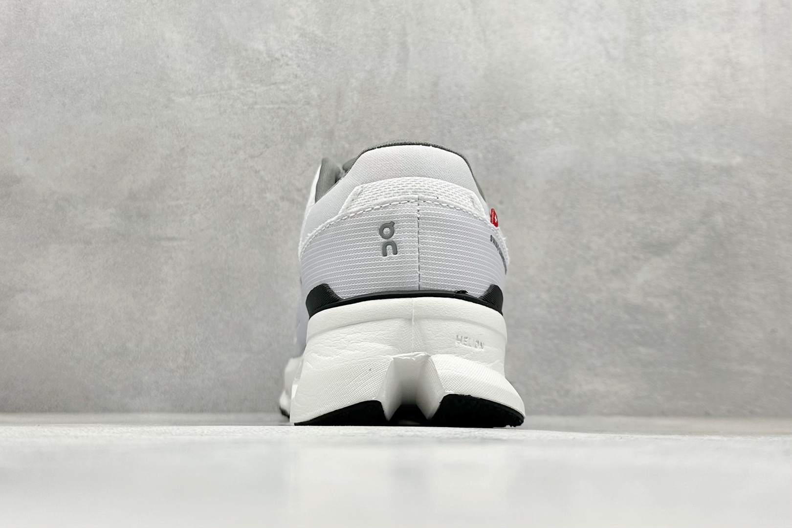 图片[6]-XD版On昂跑 Cloudtilt 2 Waterproof 户外街头机能风跑步鞋 Cloud Hi Edge户外机能融合街头潮流 越界开启全新都市探索 CloudTec®专利科技鞋底搭载耐温耐用革新中底泡棉 同时以摇椅圆弧的机能感轮廓 带来流畅平稳的迈步 轻量透气的工程网格结合环保人造麂皮 衬托出活力醒目的视觉效果 饰有品牌Logo的TPU鞋带扣 让系带方式别具一格 是日常穿搭、旅行和城市探索的理想之选 尺码： 36 36.5 37.5 38 38.5 39 40 40.5 41 42 42.5 43 44 44.5 45-选品中心