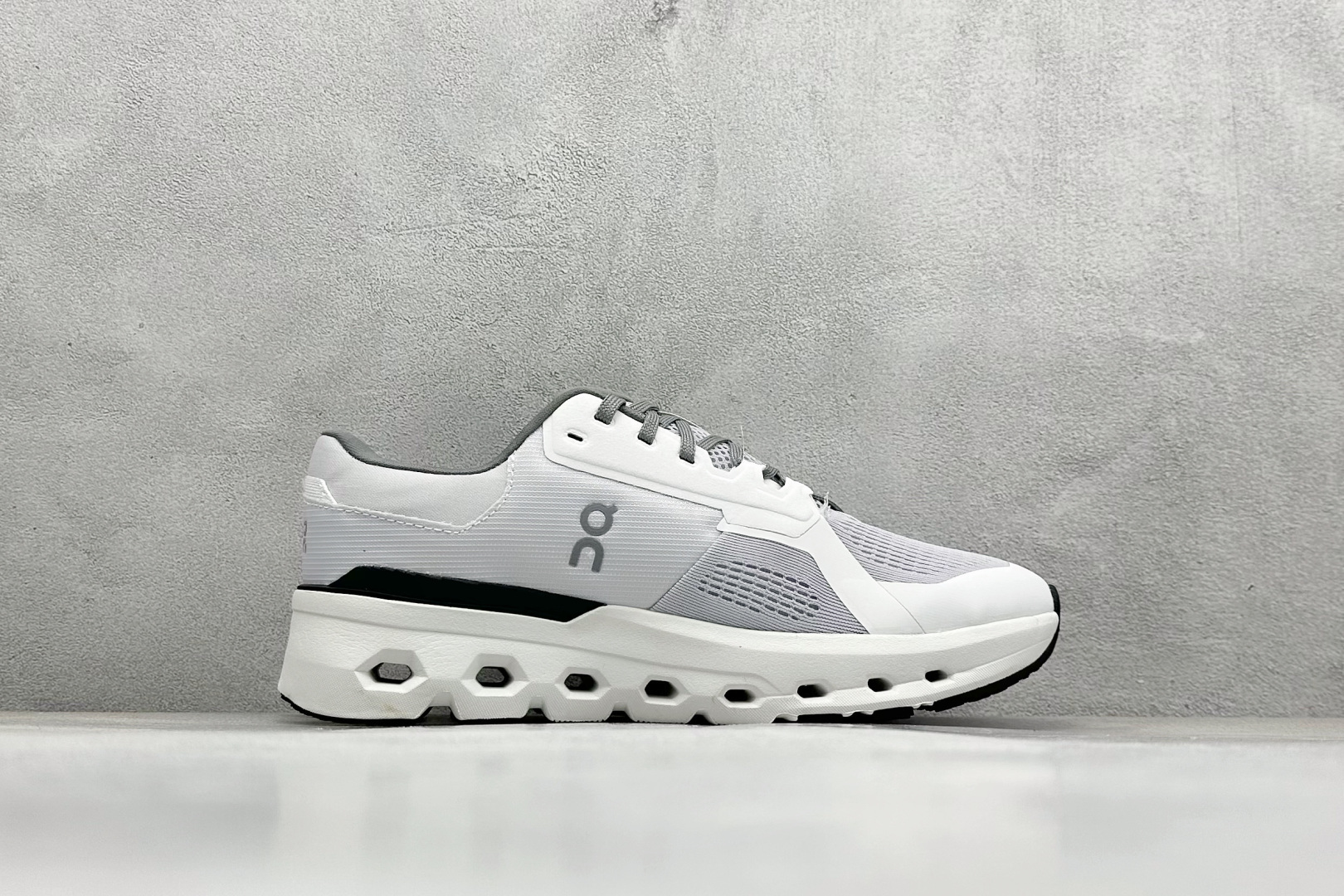 图片[2]-XD版On昂跑 Cloudtilt 2 Waterproof 户外街头机能风跑步鞋 Cloud Hi Edge户外机能融合街头潮流 越界开启全新都市探索 CloudTec®专利科技鞋底搭载耐温耐用革新中底泡棉 同时以摇椅圆弧的机能感轮廓 带来流畅平稳的迈步 轻量透气的工程网格结合环保人造麂皮 衬托出活力醒目的视觉效果 饰有品牌Logo的TPU鞋带扣 让系带方式别具一格 是日常穿搭、旅行和城市探索的理想之选 尺码： 36 36.5 37.5 38 38.5 39 40 40.5 41 42 42.5 43 44 44.5 45-选品中心