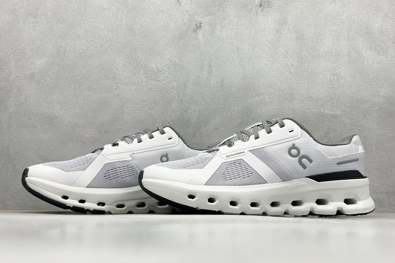 图片[5]-XD版On昂跑 Cloudtilt 2 Waterproof 户外街头机能风跑步鞋 Cloud Hi Edge户外机能融合街头潮流 越界开启全新都市探索 CloudTec®专利科技鞋底搭载耐温耐用革新中底泡棉 同时以摇椅圆弧的机能感轮廓 带来流畅平稳的迈步 轻量透气的工程网格结合环保人造麂皮 衬托出活力醒目的视觉效果 饰有品牌Logo的TPU鞋带扣 让系带方式别具一格 是日常穿搭、旅行和城市探索的理想之选 尺码： 36 36.5 37.5 38 38.5 39 40 40.5 41 42 42.5 43 44 44.5 45-选品中心