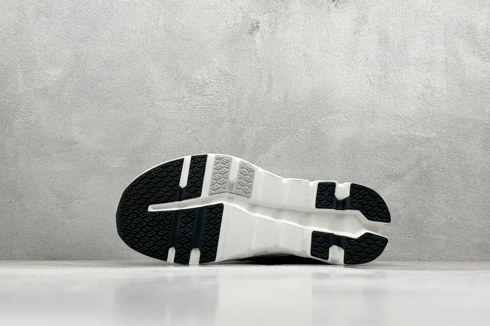 图片[4]-XD版On昂跑 Cloudtilt 2 Waterproof 户外街头机能风跑步鞋 Cloud Hi Edge户外机能融合街头潮流 越界开启全新都市探索 CloudTec®专利科技鞋底搭载耐温耐用革新中底泡棉 同时以摇椅圆弧的机能感轮廓 带来流畅平稳的迈步 轻量透气的工程网格结合环保人造麂皮 衬托出活力醒目的视觉效果 饰有品牌Logo的TPU鞋带扣 让系带方式别具一格 是日常穿搭、旅行和城市探索的理想之选 尺码： 36 36.5 37.5 38 38.5 39 40 40.5 41 42 42.5 43 44 44.5 45-选品中心