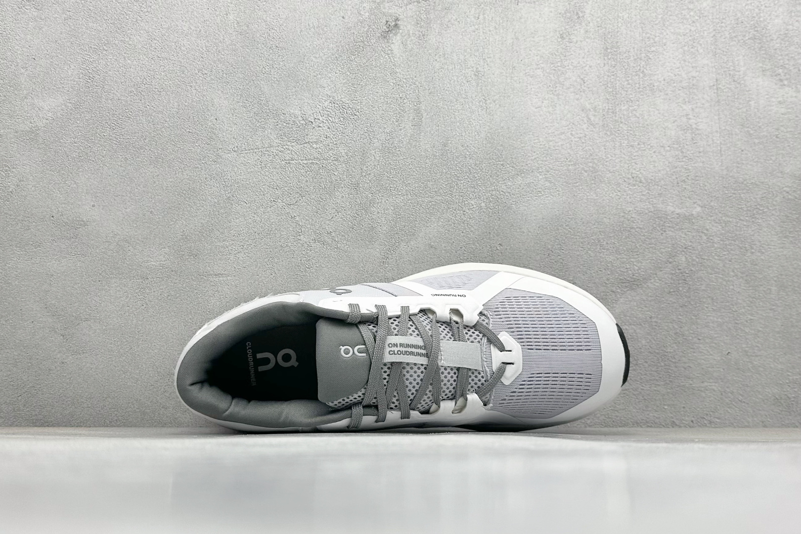 图片[3]-XD版On昂跑 Cloudtilt 2 Waterproof 户外街头机能风跑步鞋 Cloud Hi Edge户外机能融合街头潮流 越界开启全新都市探索 CloudTec®专利科技鞋底搭载耐温耐用革新中底泡棉 同时以摇椅圆弧的机能感轮廓 带来流畅平稳的迈步 轻量透气的工程网格结合环保人造麂皮 衬托出活力醒目的视觉效果 饰有品牌Logo的TPU鞋带扣 让系带方式别具一格 是日常穿搭、旅行和城市探索的理想之选 尺码： 36 36.5 37.5 38 38.5 39 40 40.5 41 42 42.5 43 44 44.5 45-选品中心