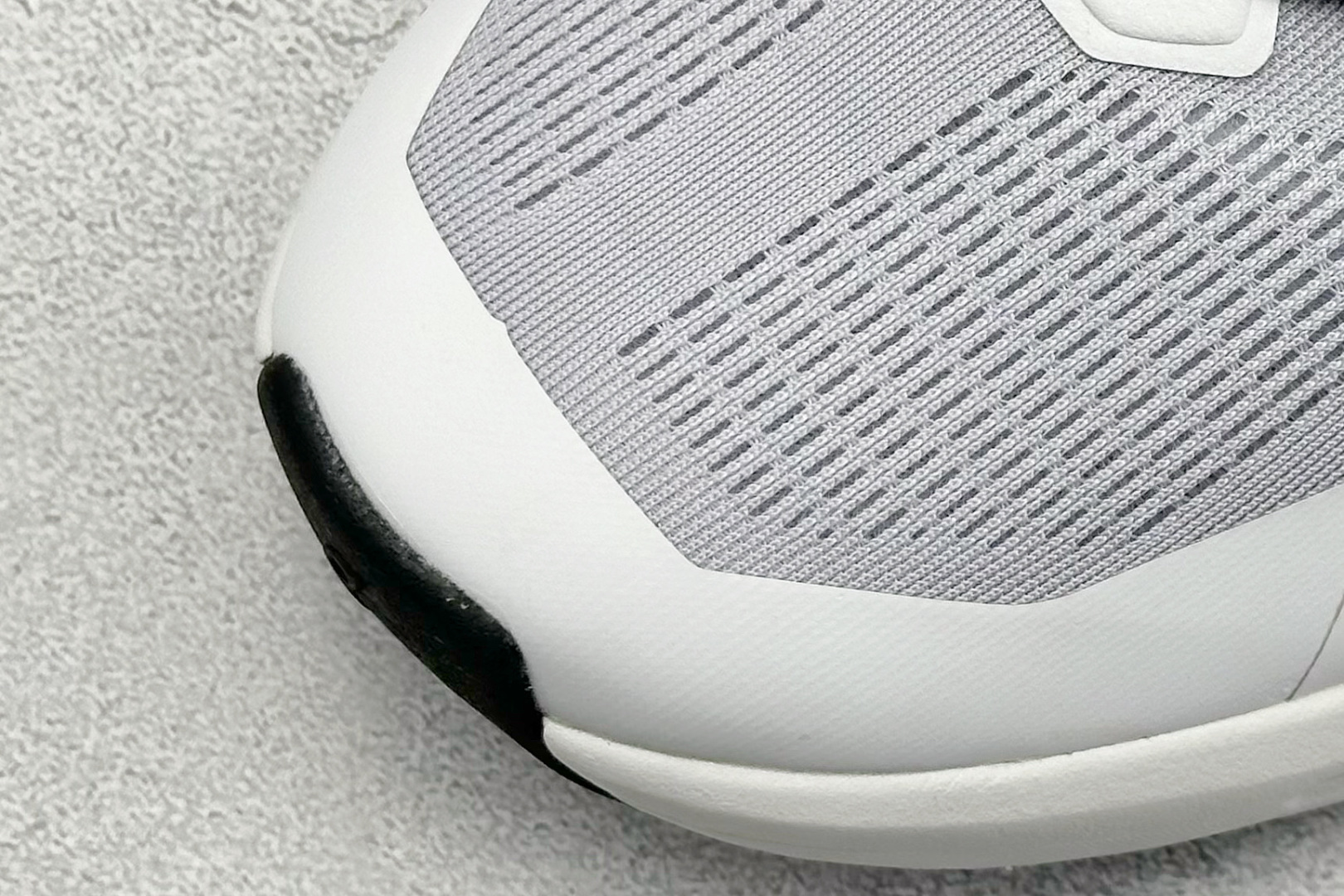 图片[7]-XD版On昂跑 Cloudtilt 2 Waterproof 户外街头机能风跑步鞋 Cloud Hi Edge户外机能融合街头潮流 越界开启全新都市探索 CloudTec®专利科技鞋底搭载耐温耐用革新中底泡棉 同时以摇椅圆弧的机能感轮廓 带来流畅平稳的迈步 轻量透气的工程网格结合环保人造麂皮 衬托出活力醒目的视觉效果 饰有品牌Logo的TPU鞋带扣 让系带方式别具一格 是日常穿搭、旅行和城市探索的理想之选 尺码： 36 36.5 37.5 38 38.5 39 40 40.5 41 42 42.5 43 44 44.5 45-选品中心