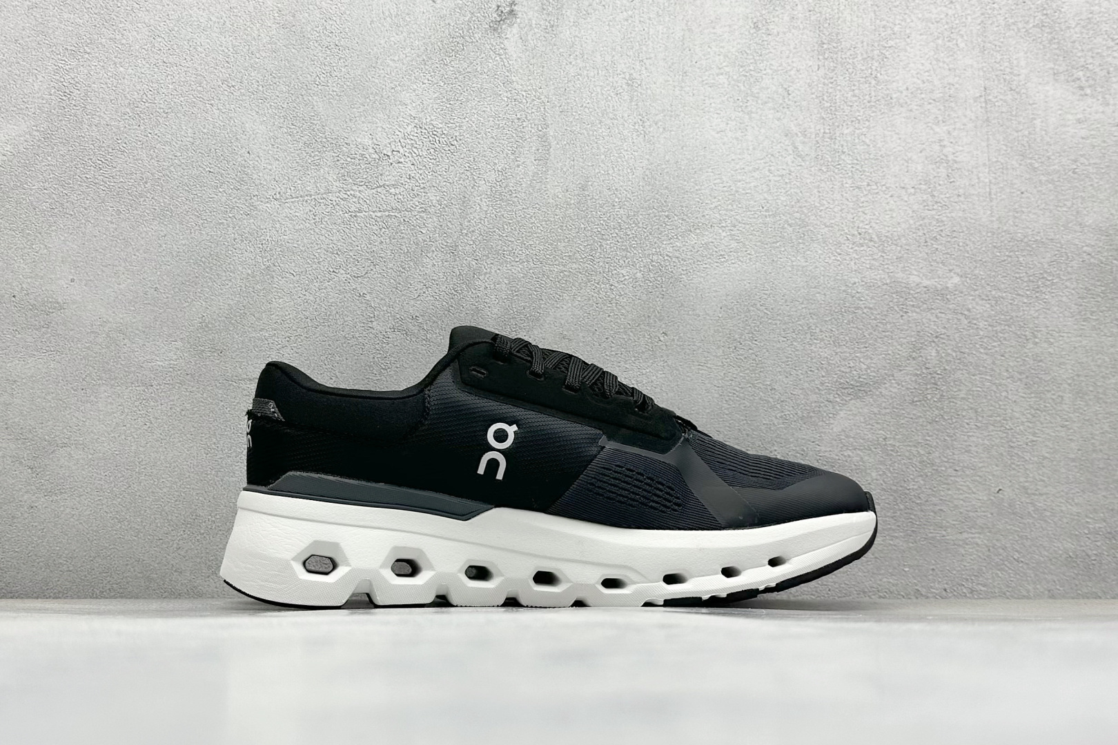 图片[2]-XD版On昂跑 Cloudtilt 2 Waterproof 户外街头机能风跑步鞋 Cloud Hi Edge户外机能融合街头潮流 越界开启全新都市探索 CloudTec®专利科技鞋底搭载耐温耐用革新中底泡棉 同时以摇椅圆弧的机能感轮廓 带来流畅平稳的迈步 轻量透气的工程网格结合环保人造麂皮 衬托出活力醒目的视觉效果 饰有品牌Logo的TPU鞋带扣 让系带方式别具一格 是日常穿搭、旅行和城市探索的理想之选 尺码： 36 36.5 37.5 38 38.5 39 40 40.5 41 42 42.5 43 44 44.5 45-选品中心