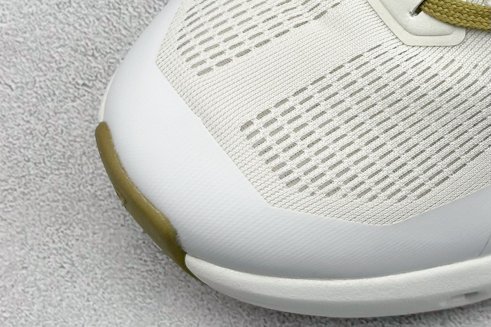 图片[7]-XD版On昂跑 Cloudtilt 2 Waterproof 户外街头机能风跑步鞋 Cloud Hi Edge户外机能融合街头潮流 越界开启全新都市探索 CloudTec®专利科技鞋底搭载耐温耐用革新中底泡棉 同时以摇椅圆弧的机能感轮廓 带来流畅平稳的迈步 轻量透气的工程网格结合环保人造麂皮 衬托出活力醒目的视觉效果 饰有品牌Logo的TPU鞋带扣 让系带方式别具一格 是日常穿搭、旅行和城市探索的理想之选 尺码： 36 36.5 37.5 38 38.5 39 40 40.5 41 42 42.5 43 44 44.5 45-选品中心