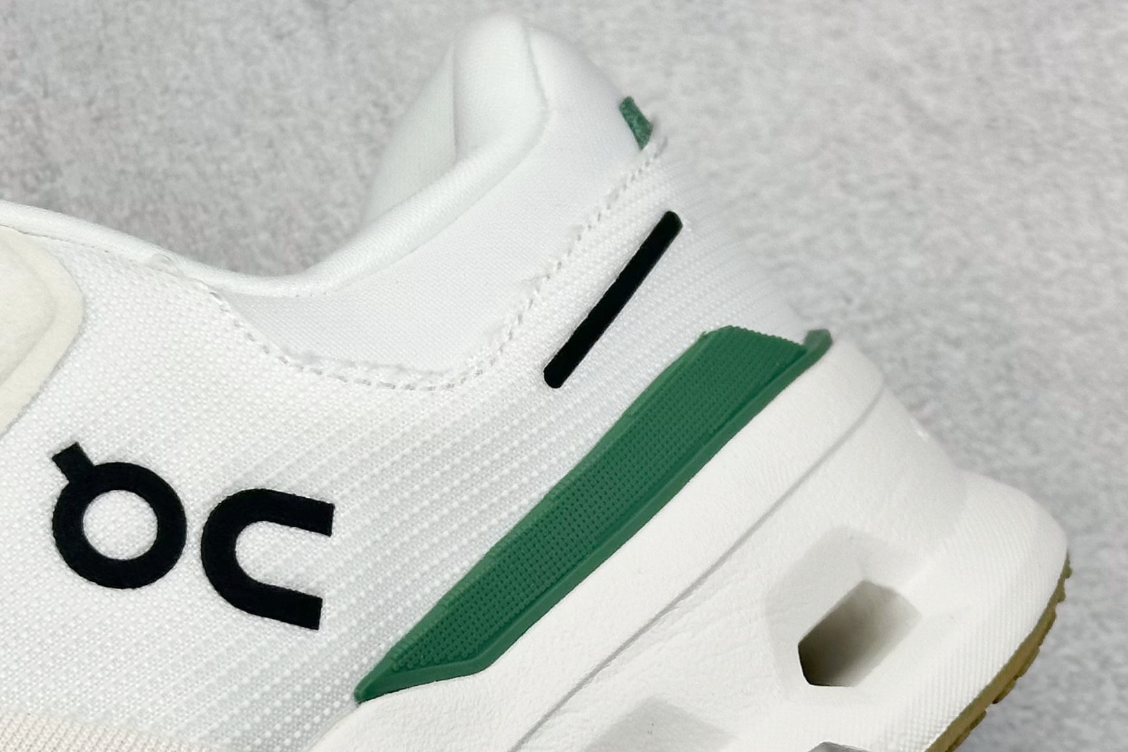 图片[9]-XD版On昂跑 Cloudtilt 2 Waterproof 户外街头机能风跑步鞋 Cloud Hi Edge户外机能融合街头潮流 越界开启全新都市探索 CloudTec®专利科技鞋底搭载耐温耐用革新中底泡棉 同时以摇椅圆弧的机能感轮廓 带来流畅平稳的迈步 轻量透气的工程网格结合环保人造麂皮 衬托出活力醒目的视觉效果 饰有品牌Logo的TPU鞋带扣 让系带方式别具一格 是日常穿搭、旅行和城市探索的理想之选 尺码： 36 36.5 37.5 38 38.5 39 40 40.5 41 42 42.5 43 44 44.5 45-选品中心