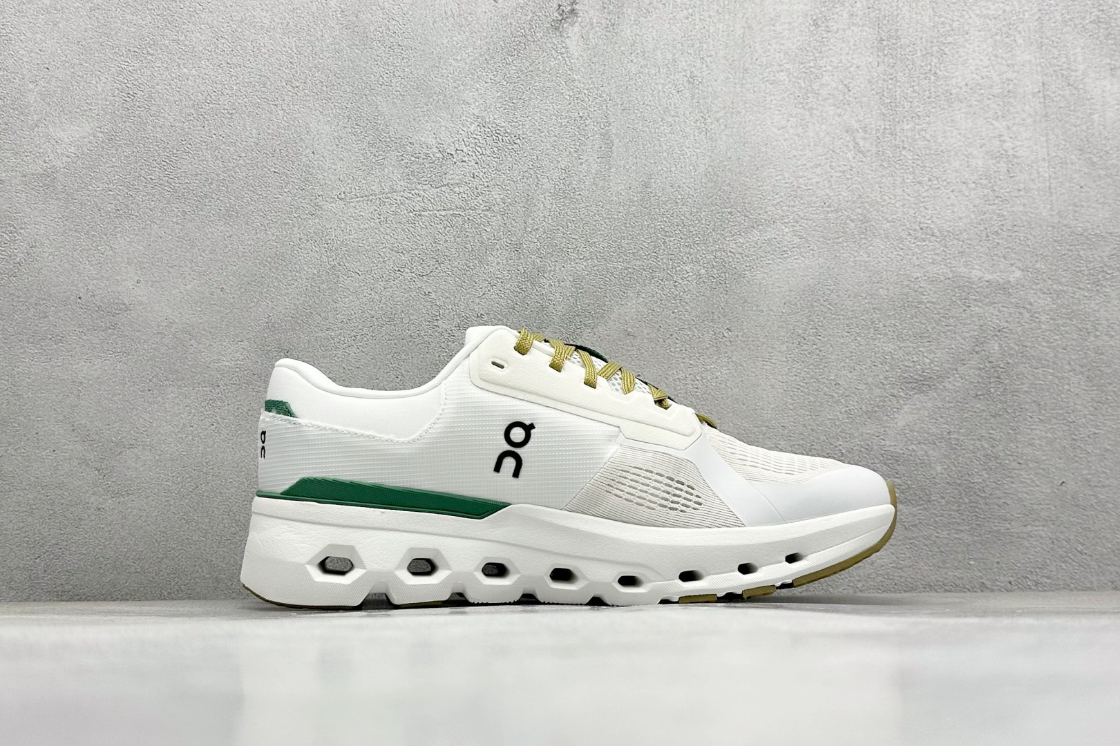 图片[2]-XD版On昂跑 Cloudtilt 2 Waterproof 户外街头机能风跑步鞋 Cloud Hi Edge户外机能融合街头潮流 越界开启全新都市探索 CloudTec®专利科技鞋底搭载耐温耐用革新中底泡棉 同时以摇椅圆弧的机能感轮廓 带来流畅平稳的迈步 轻量透气的工程网格结合环保人造麂皮 衬托出活力醒目的视觉效果 饰有品牌Logo的TPU鞋带扣 让系带方式别具一格 是日常穿搭、旅行和城市探索的理想之选 尺码： 36 36.5 37.5 38 38.5 39 40 40.5 41 42 42.5 43 44 44.5 45-选品中心