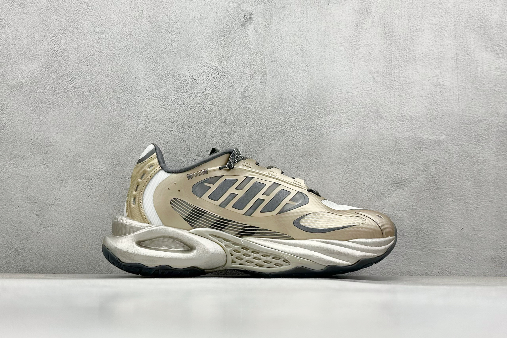 AdidCLIMACOOL XLG 4.0 复古休闲老爹鞋 JQ4947