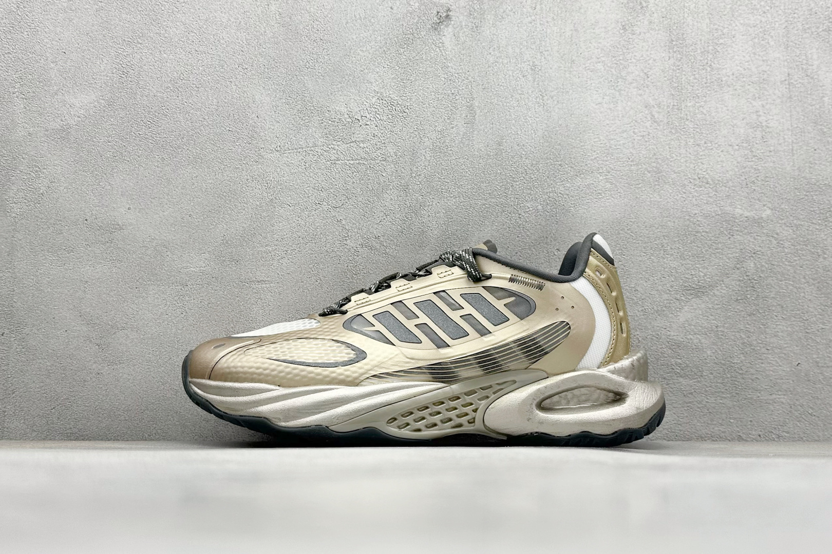 AdidCLIMACOOL XLG 4.0 复古休闲老爹鞋 JQ4947