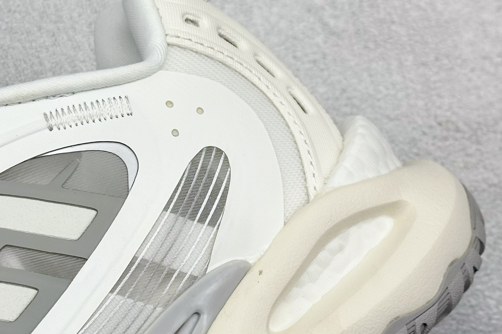 AdidCLIMACOOL XLG 4.0 复古休闲老爹鞋 鞋面是透气网面和皮革拼接 JQ4945
