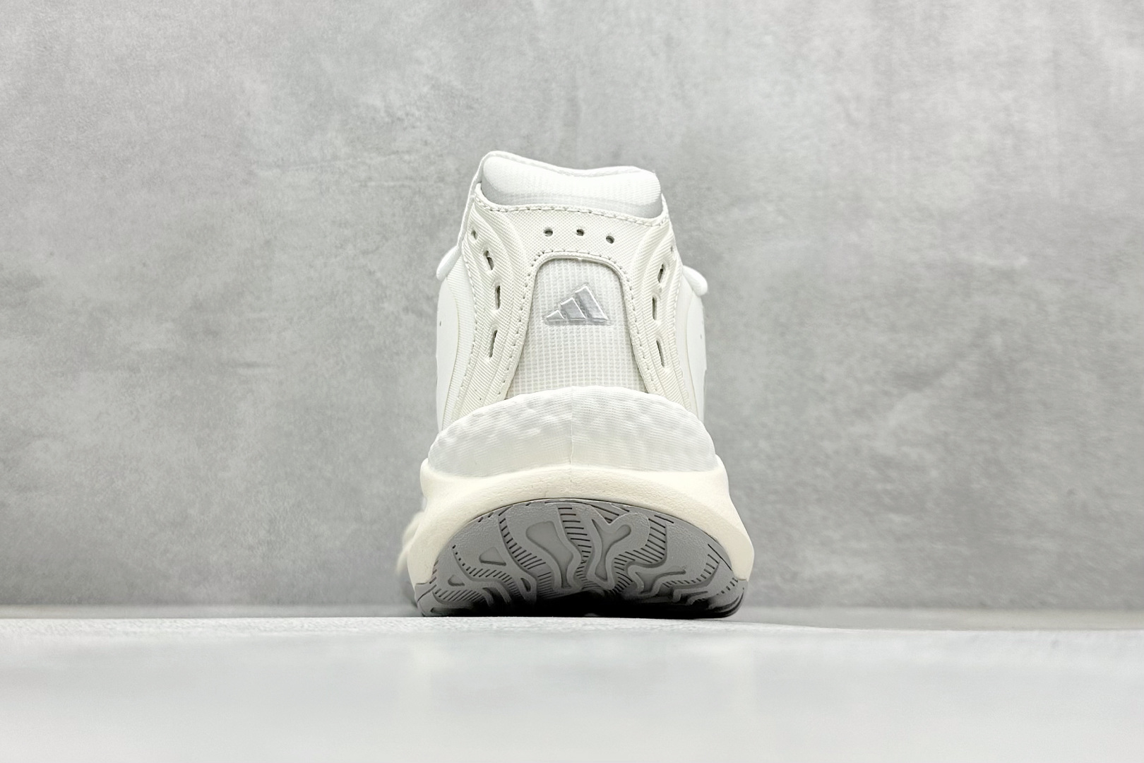 AdidCLIMACOOL XLG 4.0 复古休闲老爹鞋 鞋面是透气网面和皮革拼接 JQ4945