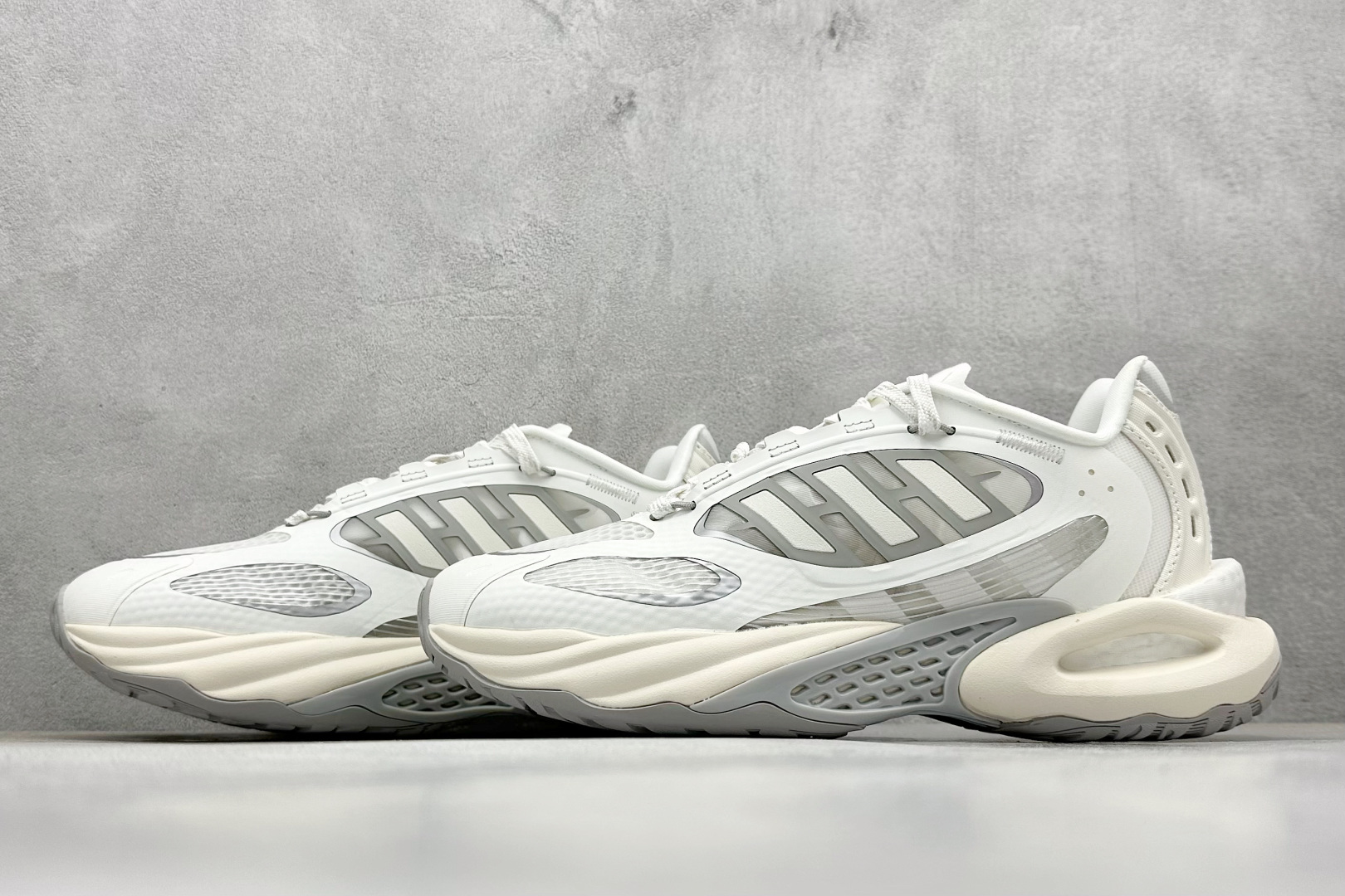 AdidCLIMACOOL XLG 4.0 复古休闲老爹鞋 鞋面是透气网面和皮革拼接 JQ4945