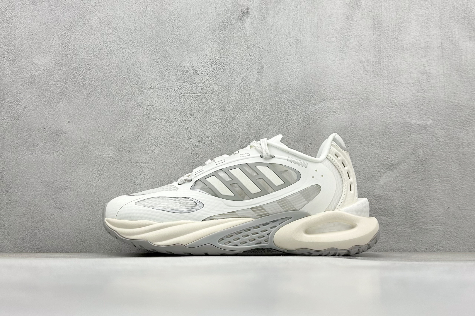 AdidCLIMACOOL XLG 4.0 复古休闲老爹鞋 鞋面是透气网面和皮革拼接 JQ4945