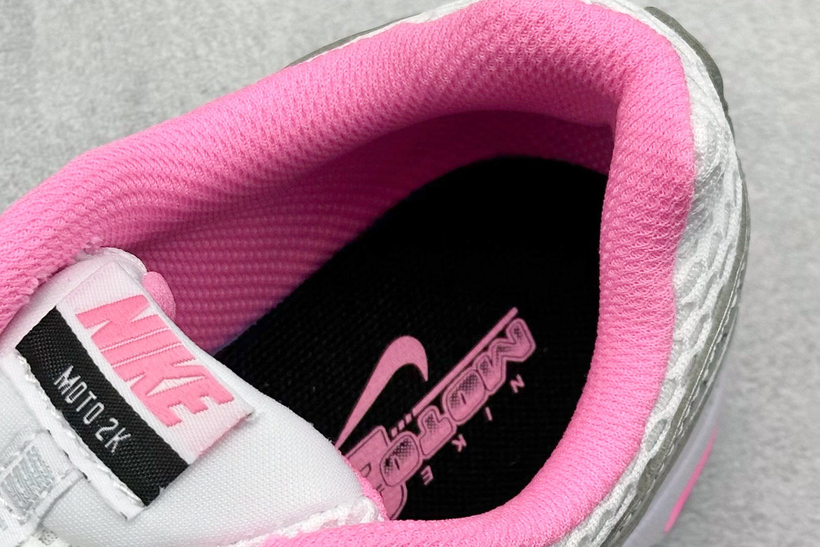 Nike Air Max Moto 2K 百搭舒适耐磨 低帮跑步鞋 HQ2056-101