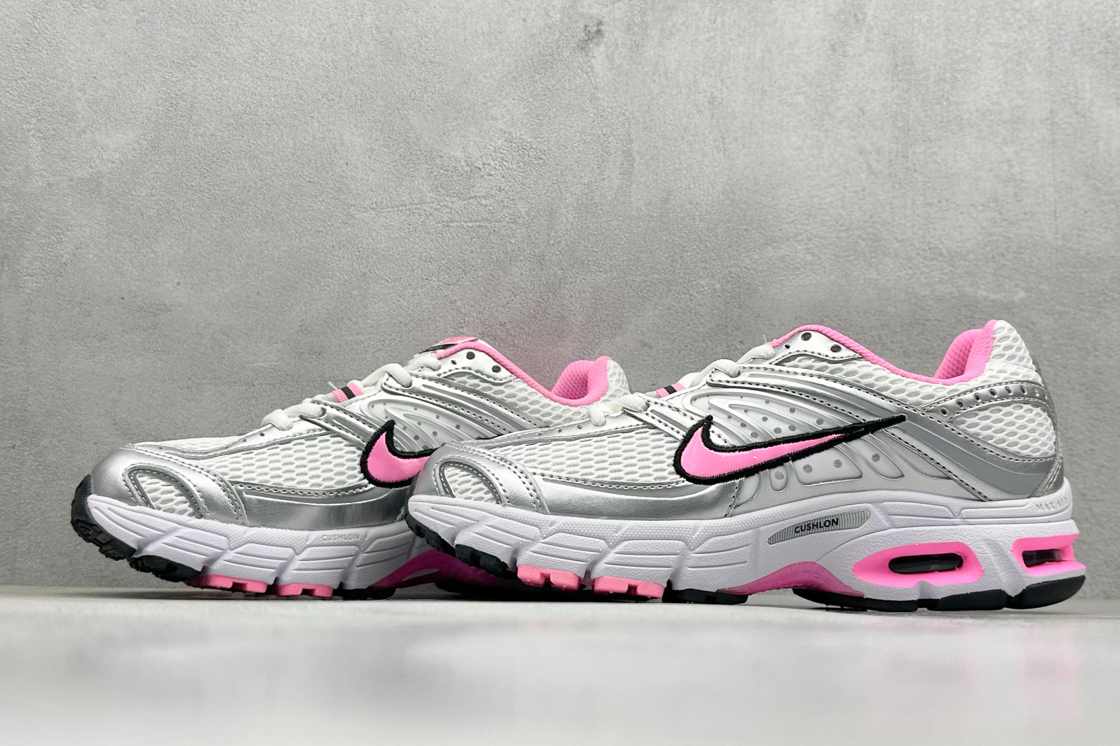 Nike Air Max Moto 2K 百搭舒适耐磨 低帮跑步鞋 HQ2056-101