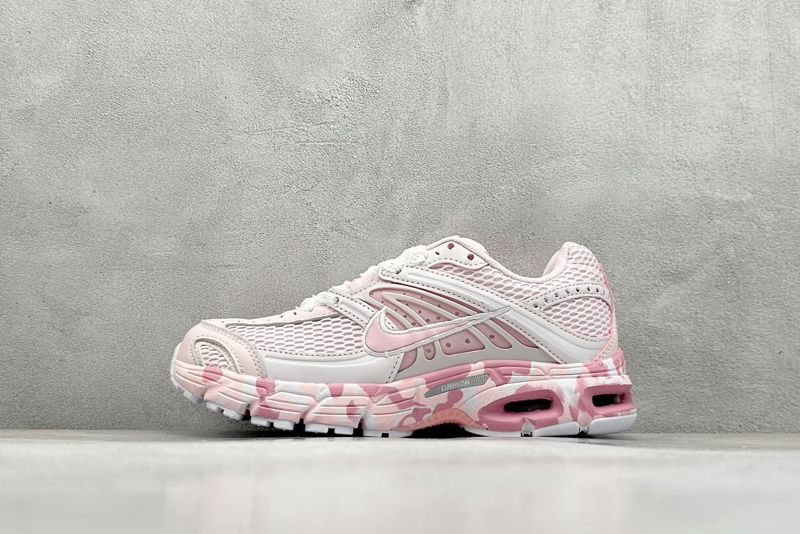 Nike Air Max Moto 2K 百搭舒适耐磨 低帮跑步鞋 HQ2056-108