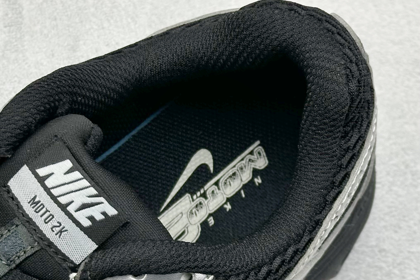 Nike Air Max Moto 2K 百搭舒适耐磨 低帮跑步鞋 HQ2056-007