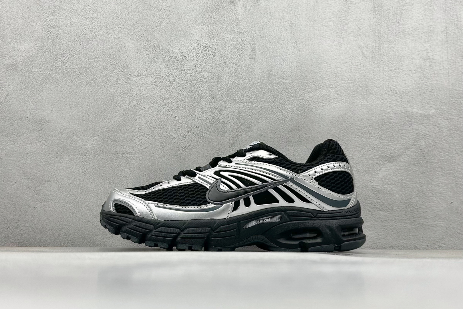 Nike Air Max Moto 2K 百搭舒适耐磨 低帮跑步鞋 HQ2056-007