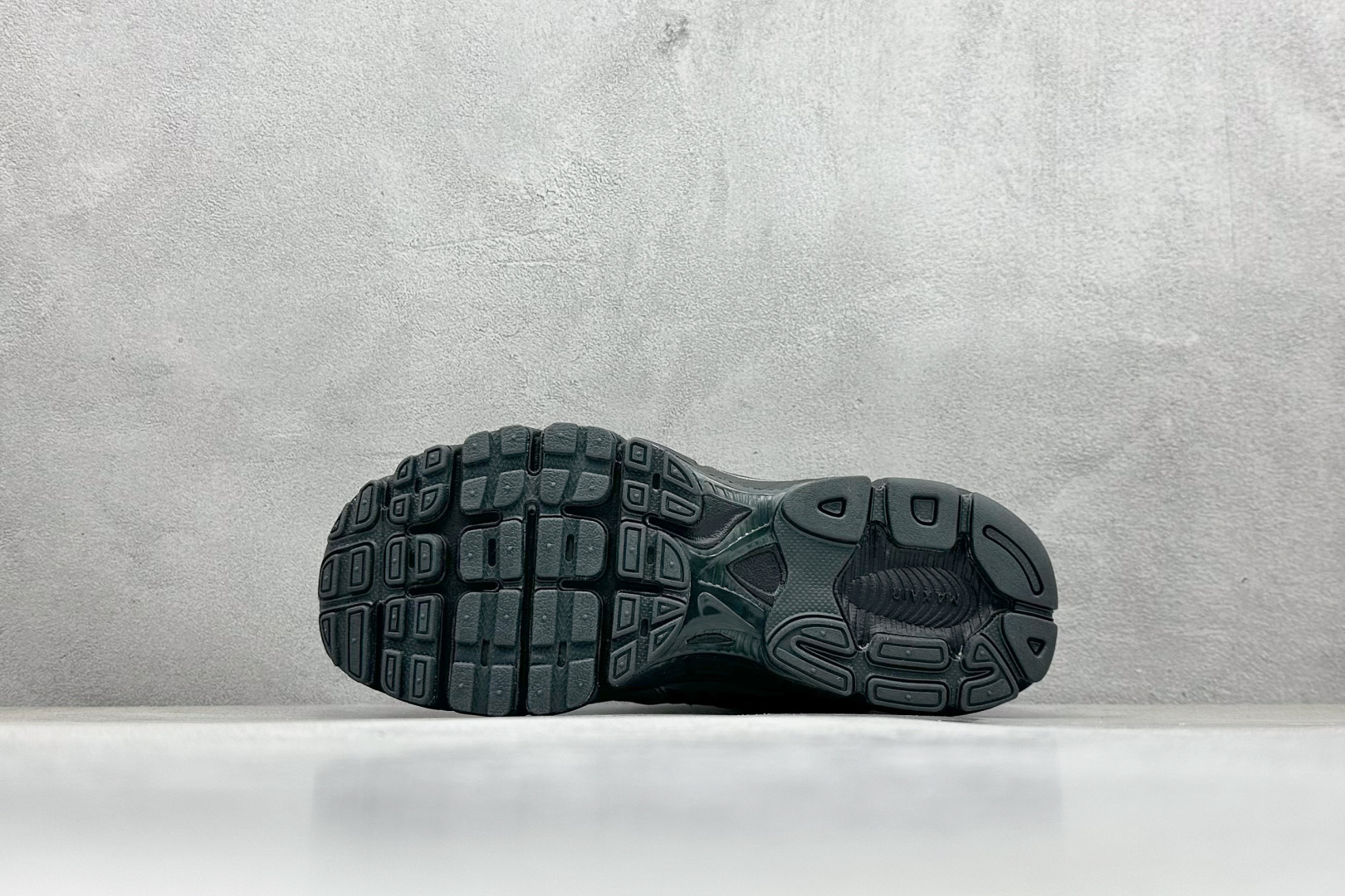 Nike Air Max Moto 2K 百搭舒适耐磨 低帮跑步鞋 HQ2056-007