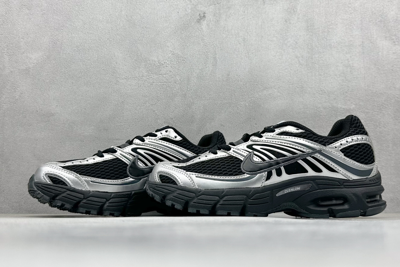 Nike Air Max Moto 2K 百搭舒适耐磨 低帮跑步鞋 HQ2056-007