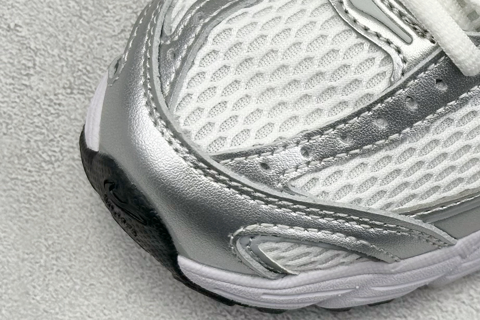 Nike Air Max Moto 2K 百搭舒适耐磨 低帮跑步鞋 HQ2056-103