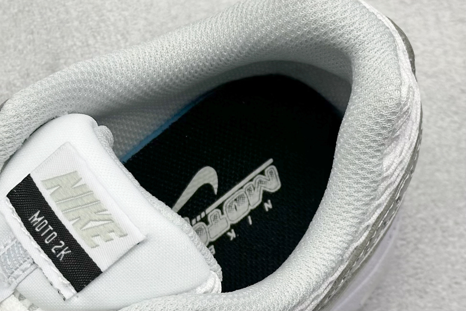 Nike Air Max Moto 2K 百搭舒适耐磨 低帮跑步鞋 HQ2056-103