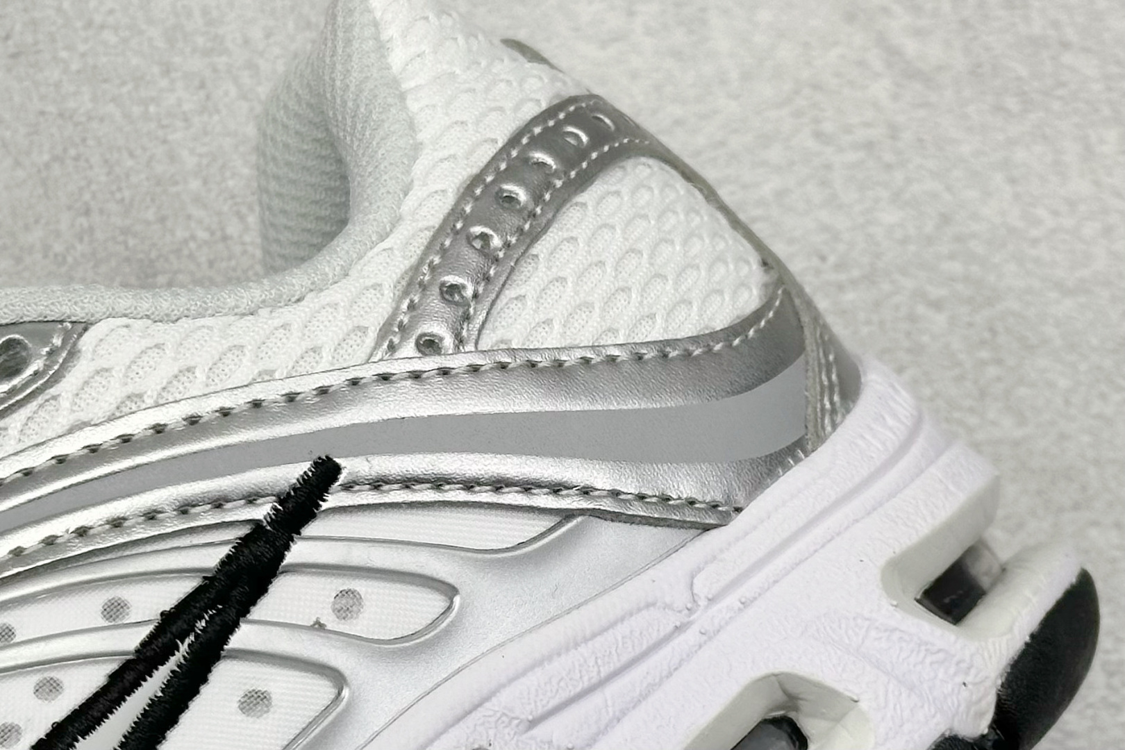 Nike Air Max Moto 2K 百搭舒适耐磨 低帮跑步鞋 HQ2056-103