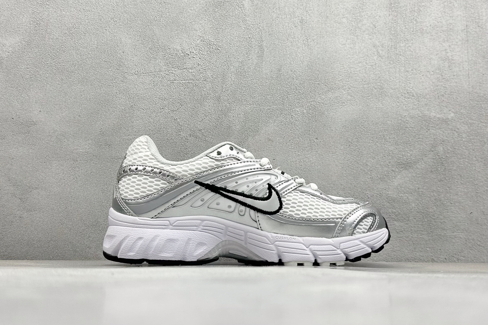 Nike Air Max Moto 2K 百搭舒适耐磨 低帮跑步鞋 HQ2056-103