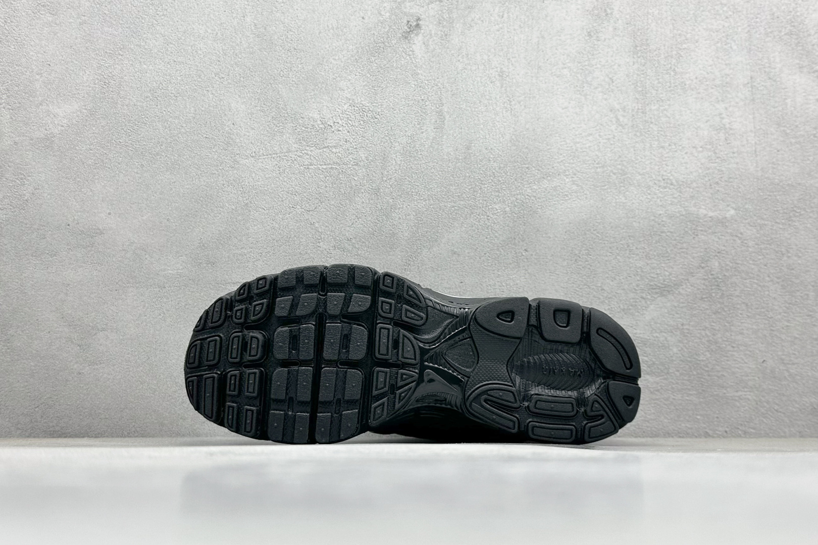Nike Air Max Moto 2K 百搭舒适耐磨 低帮跑步鞋 HQ2056-008