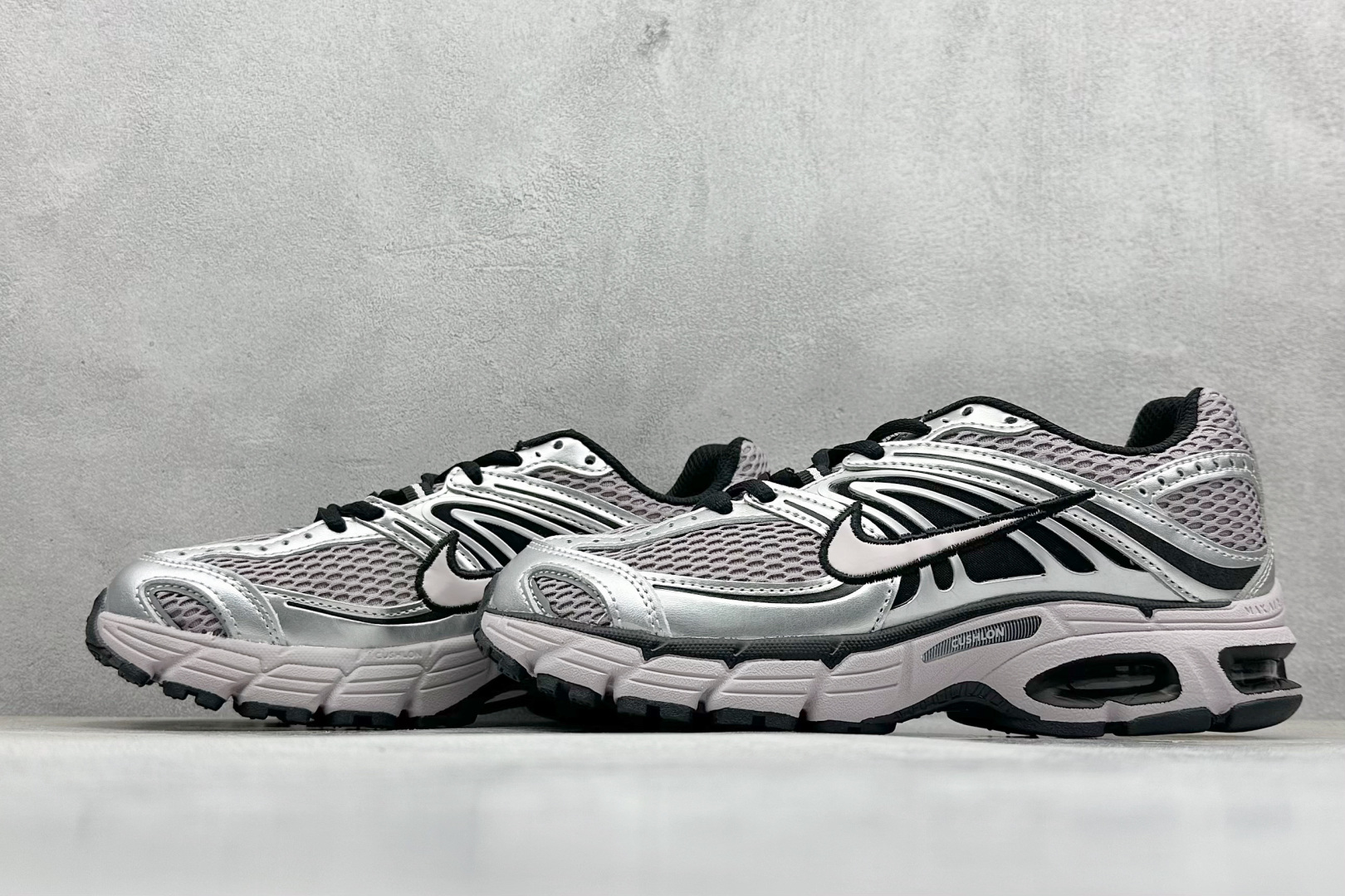 Nike Air Max Moto 2K 百搭舒适耐磨 低帮跑步鞋 HQ2056-200