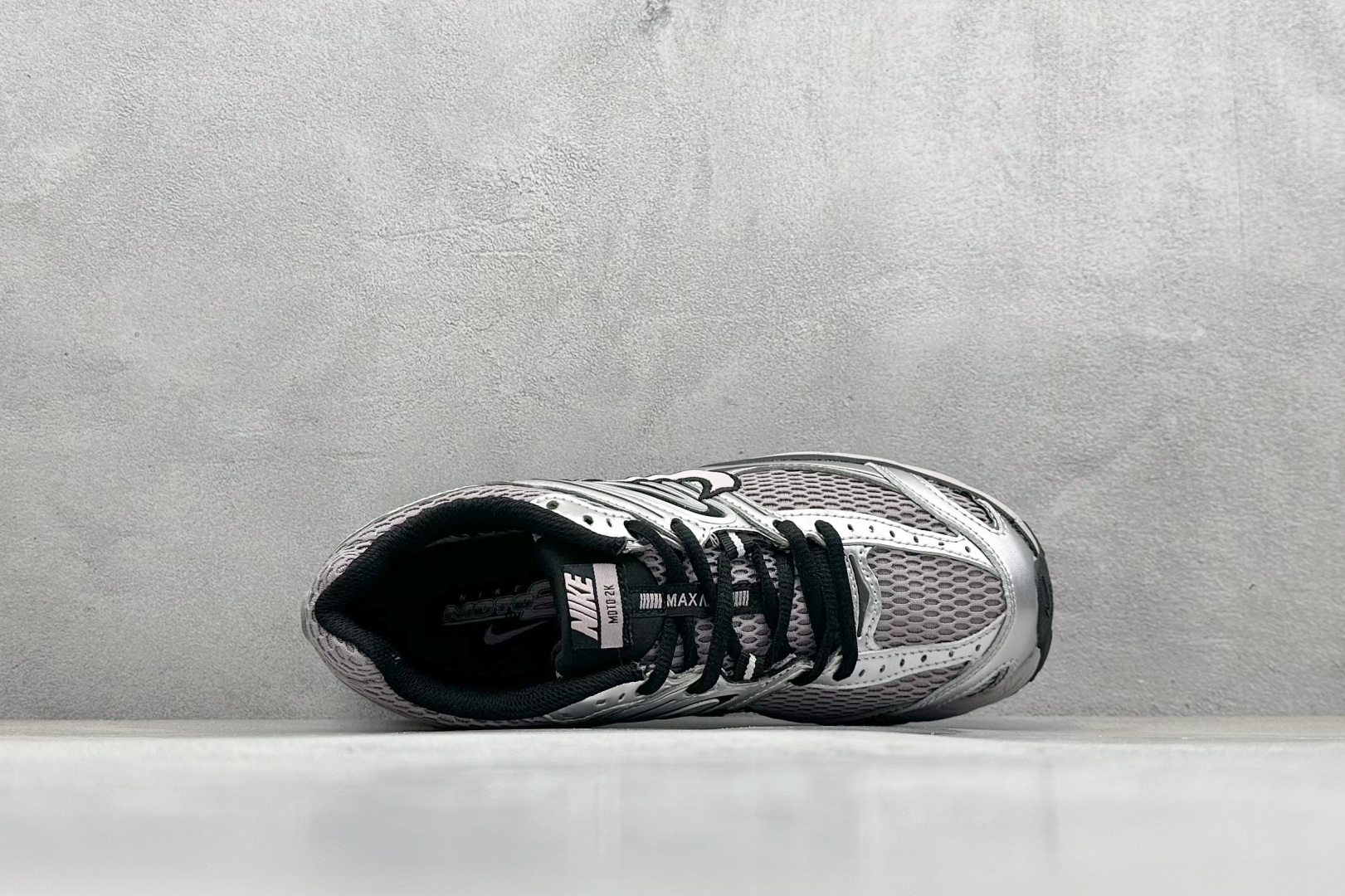 Nike Air Max Moto 2K 百搭舒适耐磨 低帮跑步鞋 HQ2056-200