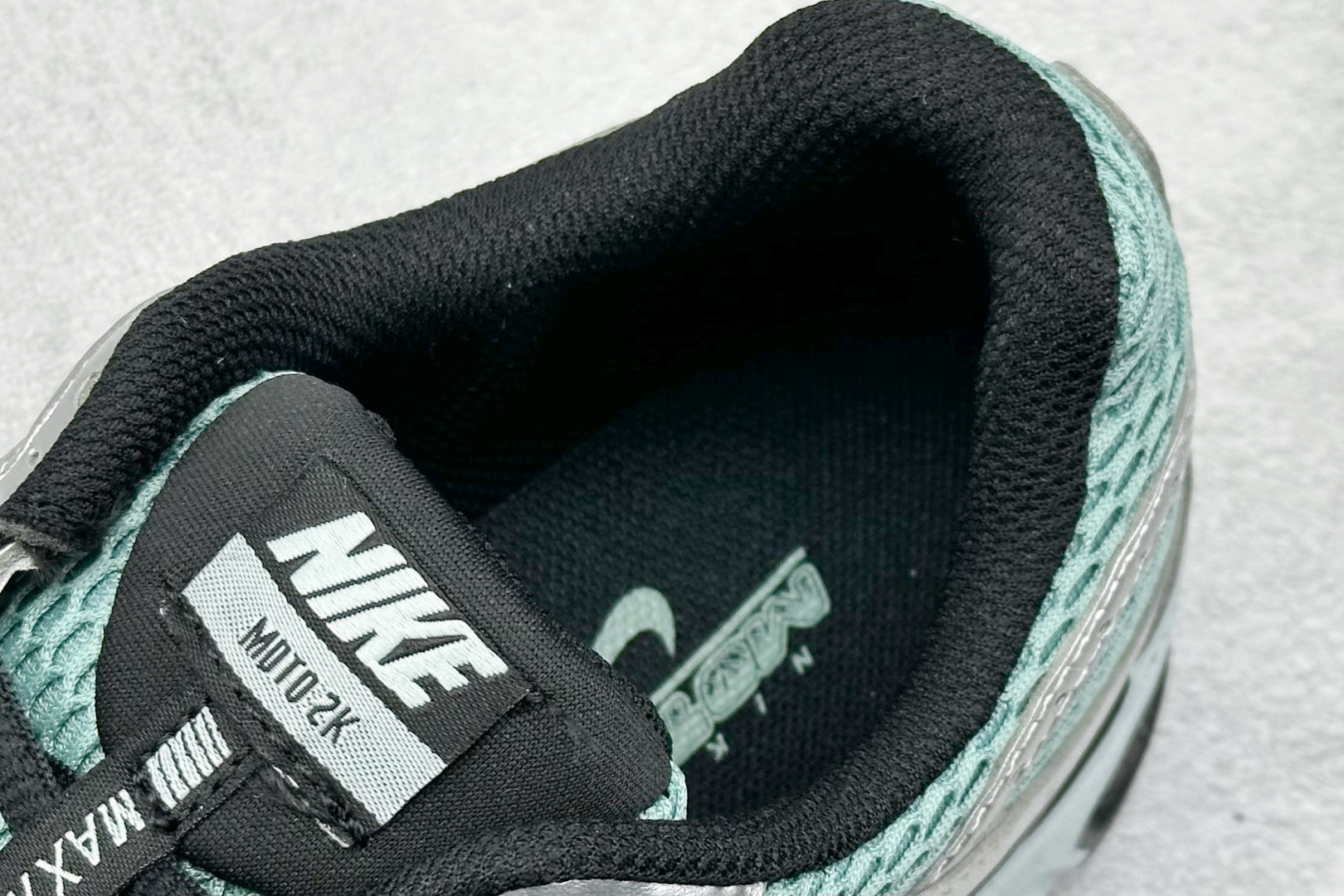 Nike Air Max Moto 2K 百搭舒适耐磨 低帮跑步鞋 HQ2056-006