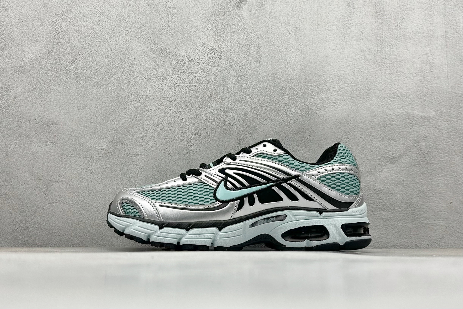 Nike Air Max Moto 2K 百搭舒适耐磨 低帮跑步鞋 HQ2056-006