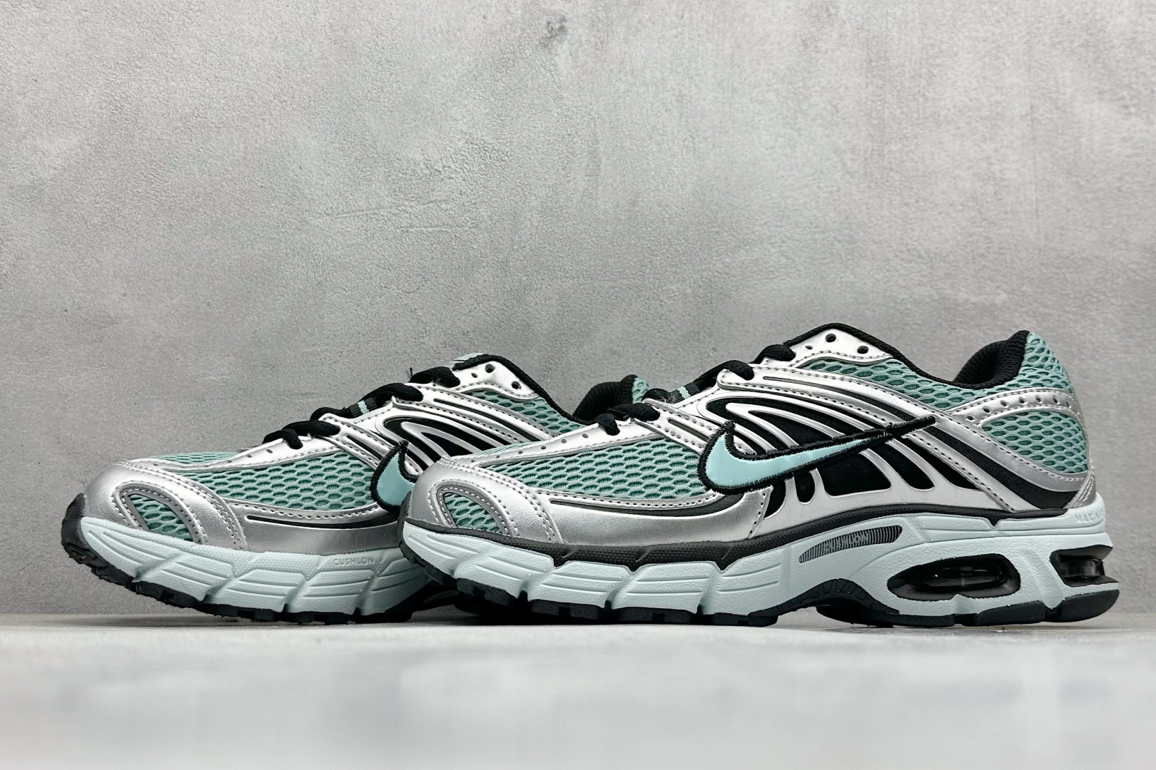 Nike Air Max Moto 2K 百搭舒适耐磨 低帮跑步鞋 HQ2056-006