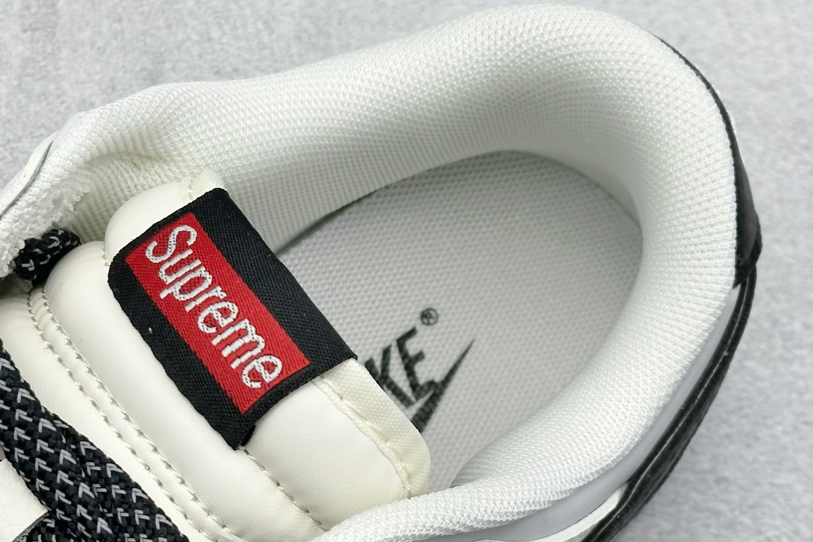 Nike SB Dunk Low“ Supreme联名——经典黑碳纤纹” 周年高端定制 低帮休闲板鞋  JP1628-008