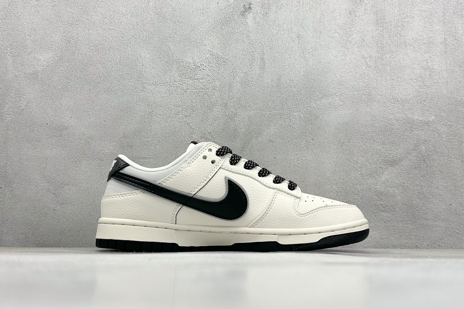 Nike SB Dunk Low“ Supreme联名——经典黑碳纤纹” 周年高端定制 低帮休闲板鞋  JP1628-008