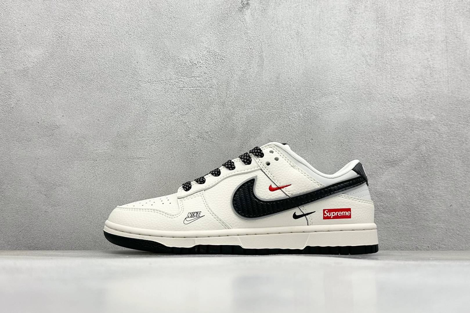 Nike SB Dunk Low“ Supreme联名——经典黑碳纤纹” 周年高端定制 低帮休闲板鞋  JP1628-008