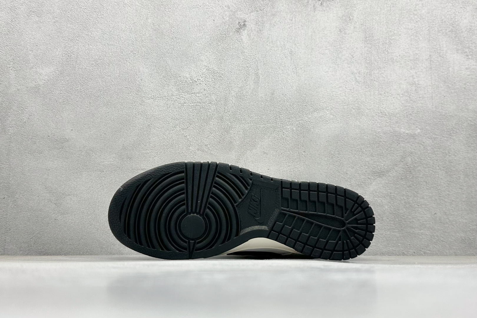 Nike Air Force 1 Low 07 x Stussy 白黑闪电  QW5836-018