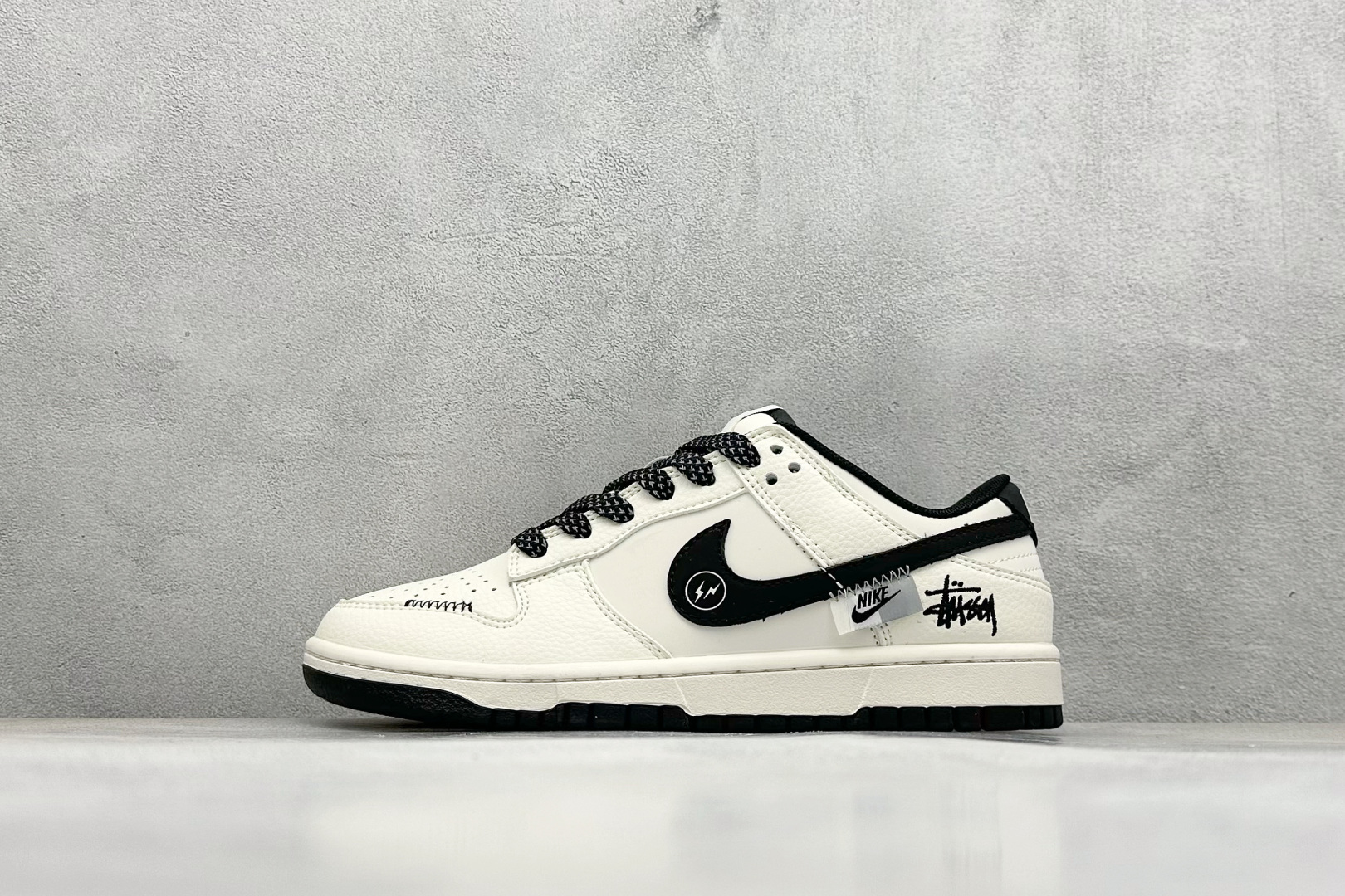 Nike Air Force 1 Low 07 x Stussy 白黑闪电  QW5836-018