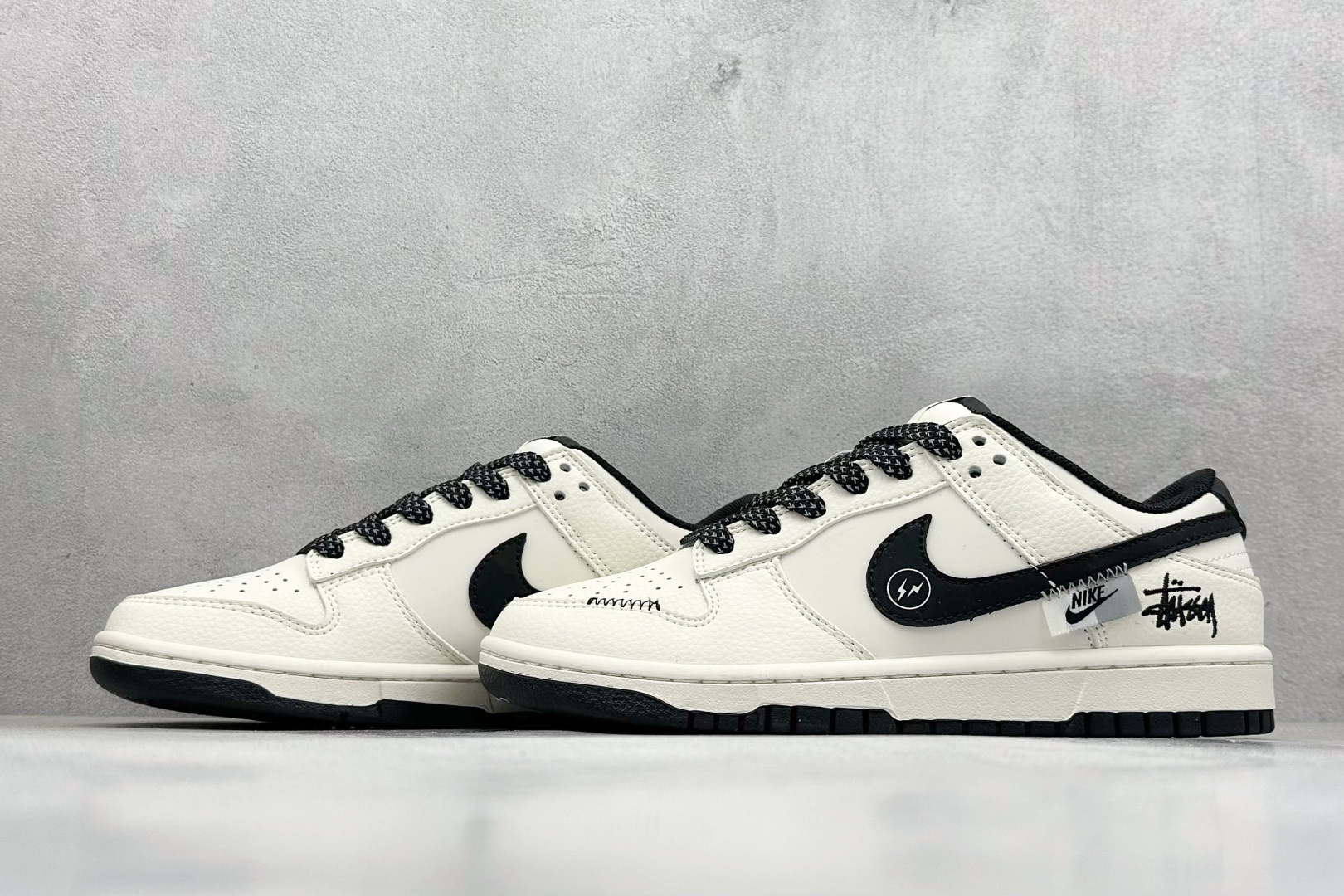 Nike Air Force 1 Low 07 x Stussy 白黑闪电  QW5836-018