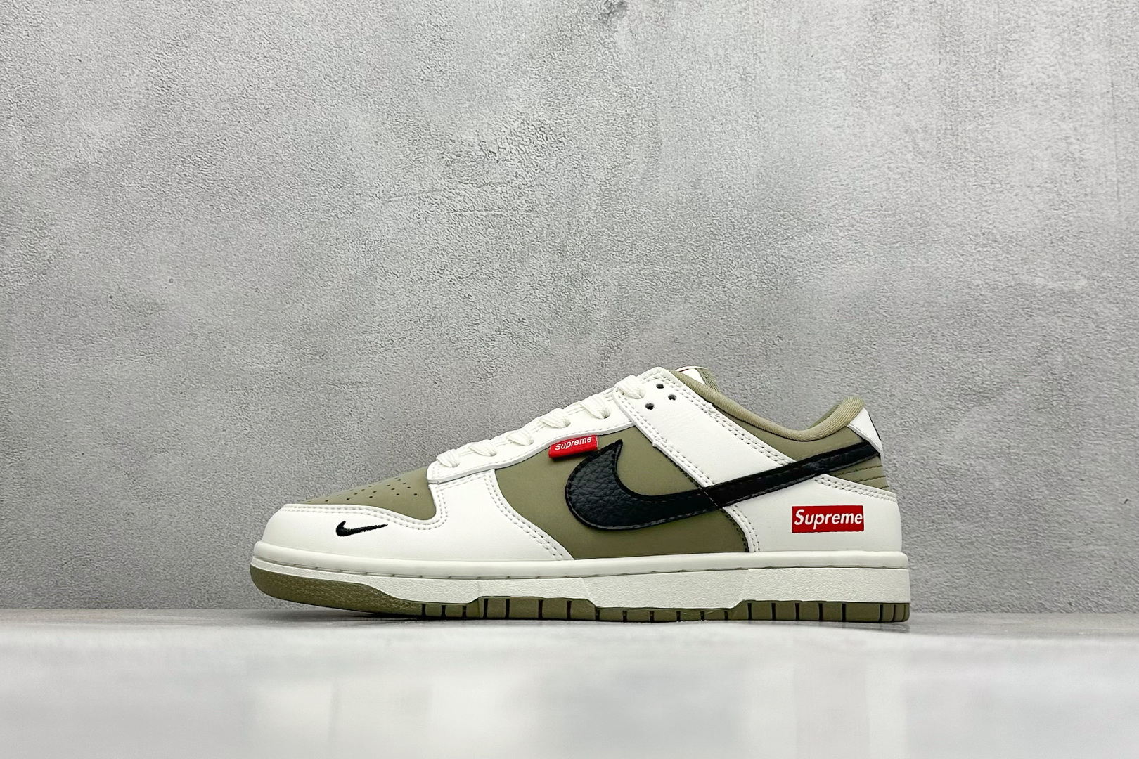 福利特价
Nk SB Dunk Low Supreme联名-解放绿 
周年高端定制 低帮休闲板鞋 #定制