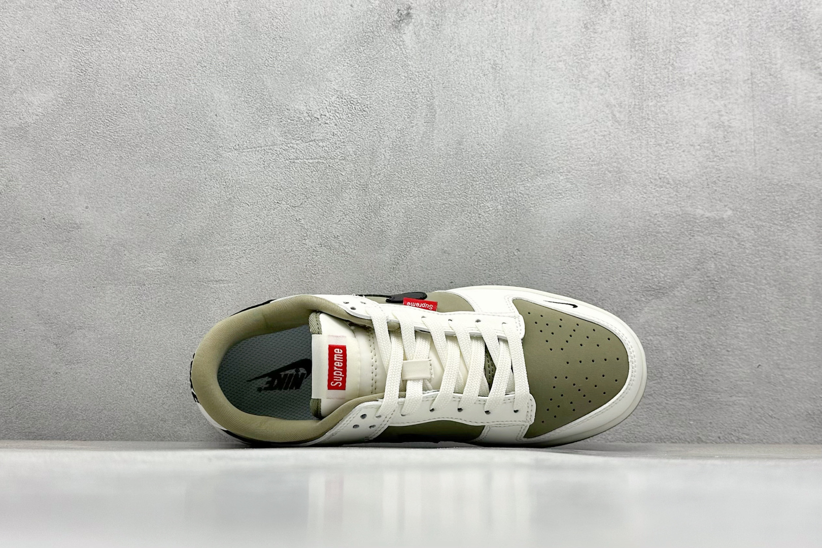福利特价
Nk SB Dunk Low Supreme联名-解放绿 
周年高端定制 低帮休闲板鞋 #定制