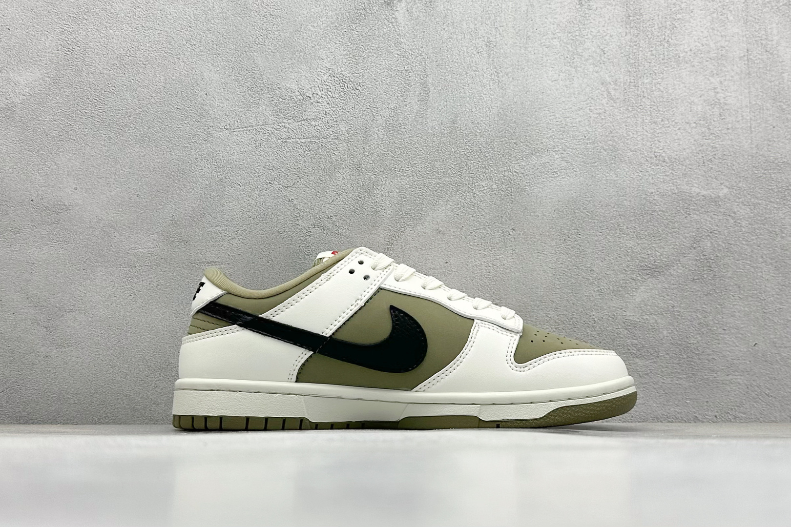 福利特价
Nk SB Dunk Low Supreme联名-解放绿 
周年高端定制 低帮休闲板鞋 #定制