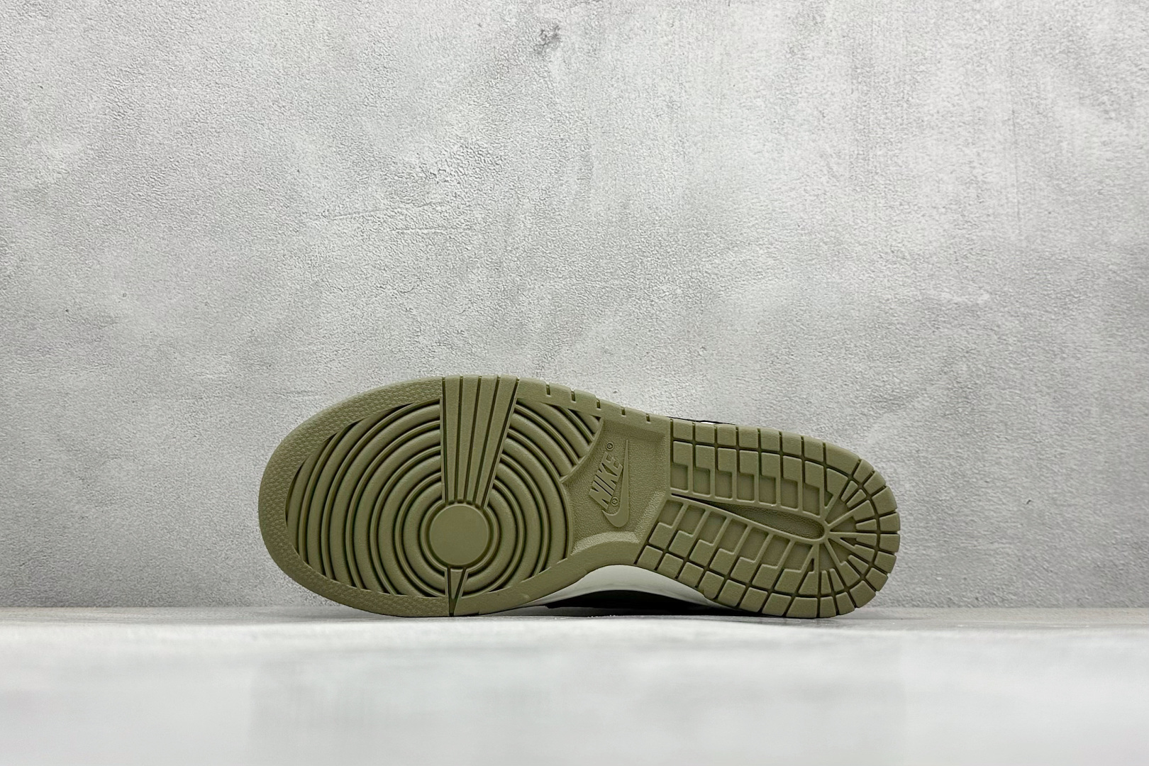 福利特价
Nk SB Dunk Low Supreme联名-解放绿 
周年高端定制 低帮休闲板鞋 #定制