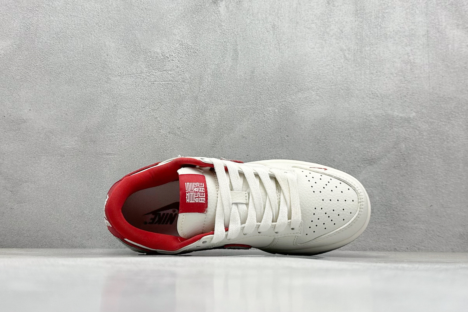 福利特价
Nk SB Dunk Low 龙年限定联名 周年高端定制 低帮休闲板鞋
#定制鞋盒 大厂纯原