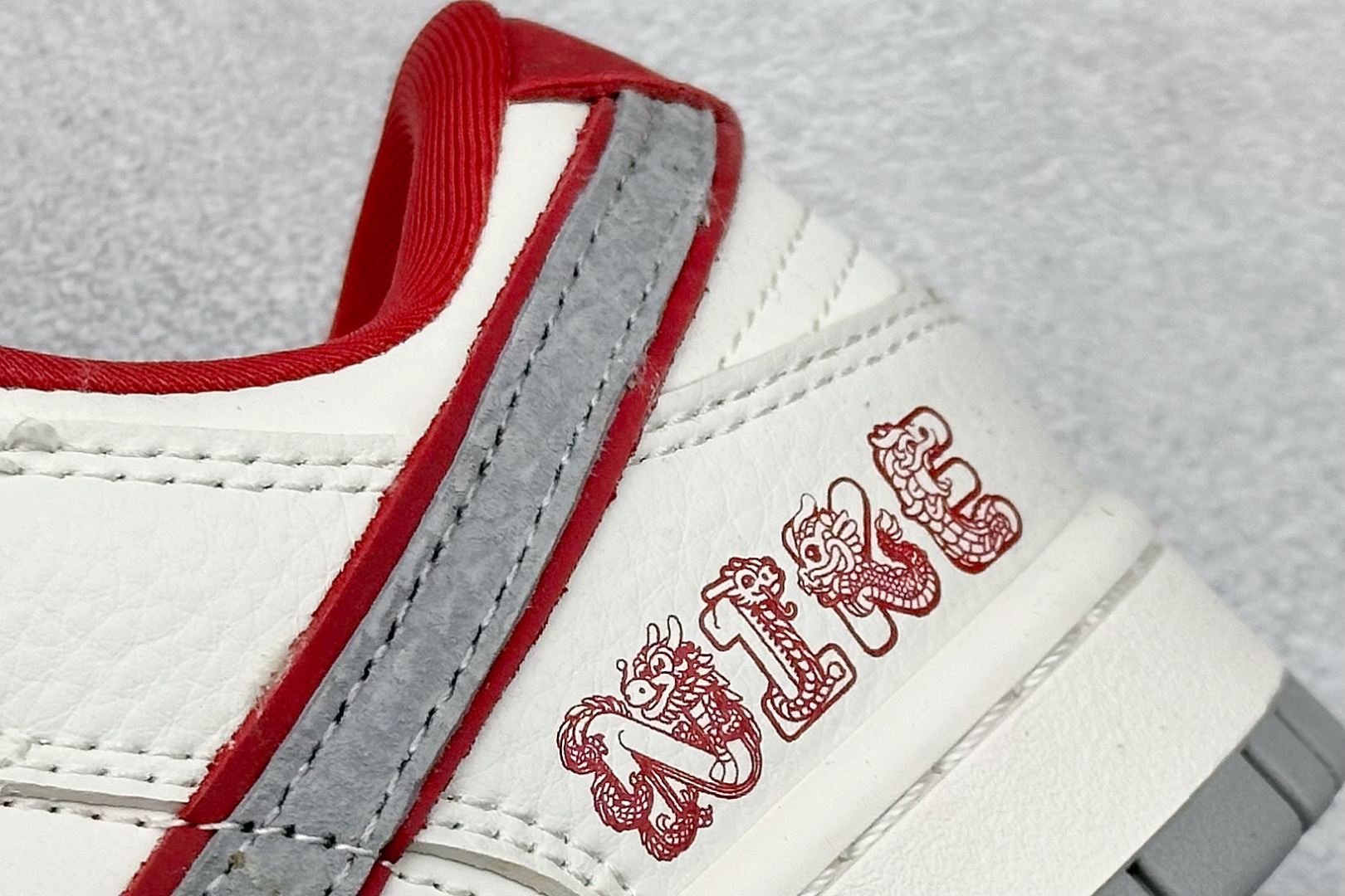 福利特价
Nk SB Dunk Low 龙年限定联名 周年高端定制 低帮休闲板鞋
#定制鞋盒 大厂纯原